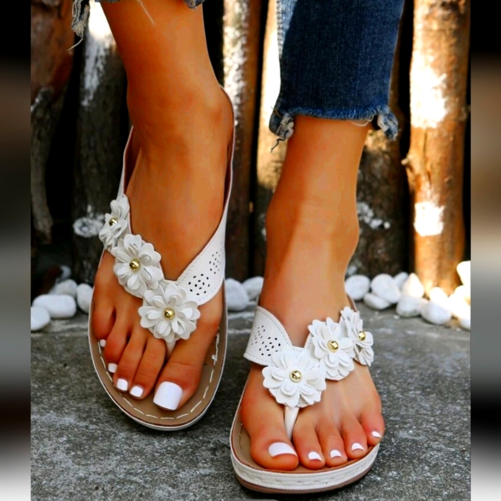 NWOT- Beige Flowered Sandals/Flip Flops